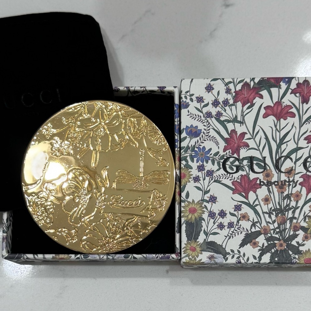 Gucci Gold Compact with Black Velvet Pouch